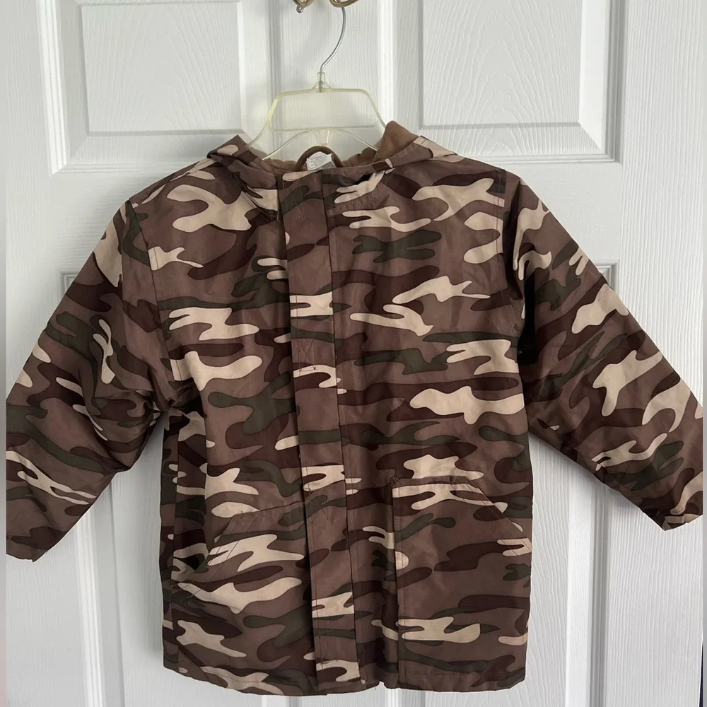 Size 6 Gymboree lined camouflage rain jacket. - Picture 1 of 6